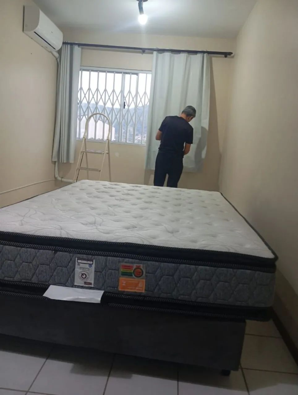 Cama box colchão Malibu novo 