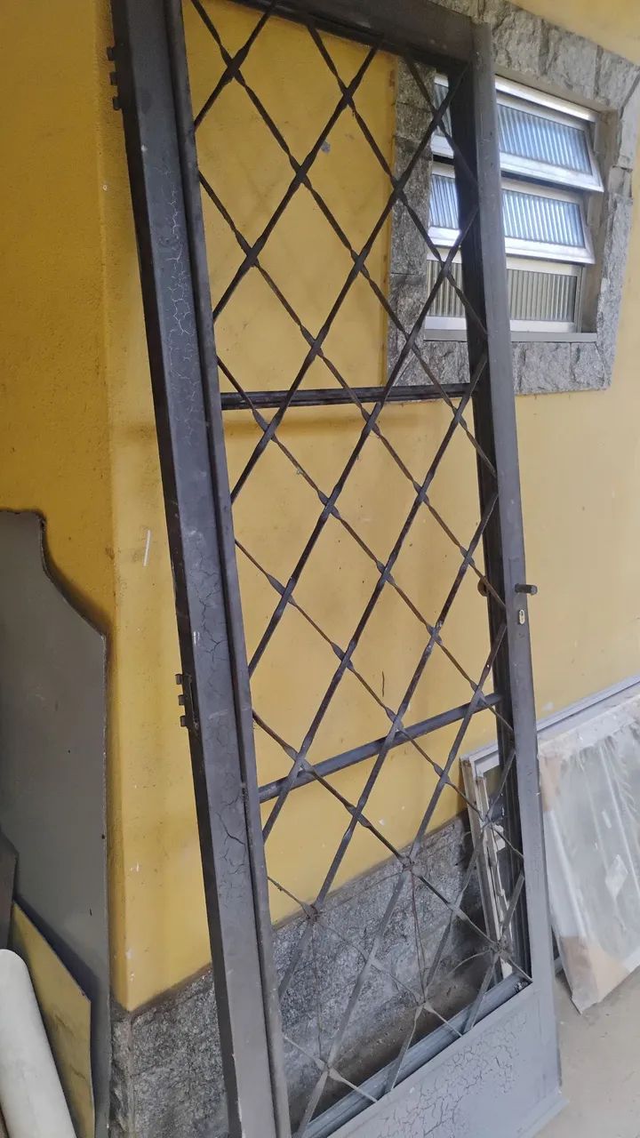 Porta de ferro