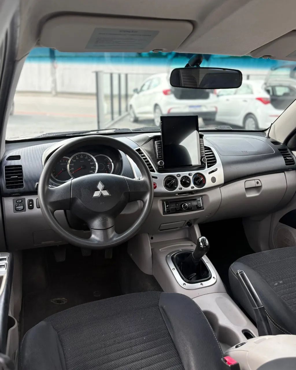 Mitsubishi L200 Triton HLS 2.4 Flex 16V CD Mec. 2016 - Foto 4
