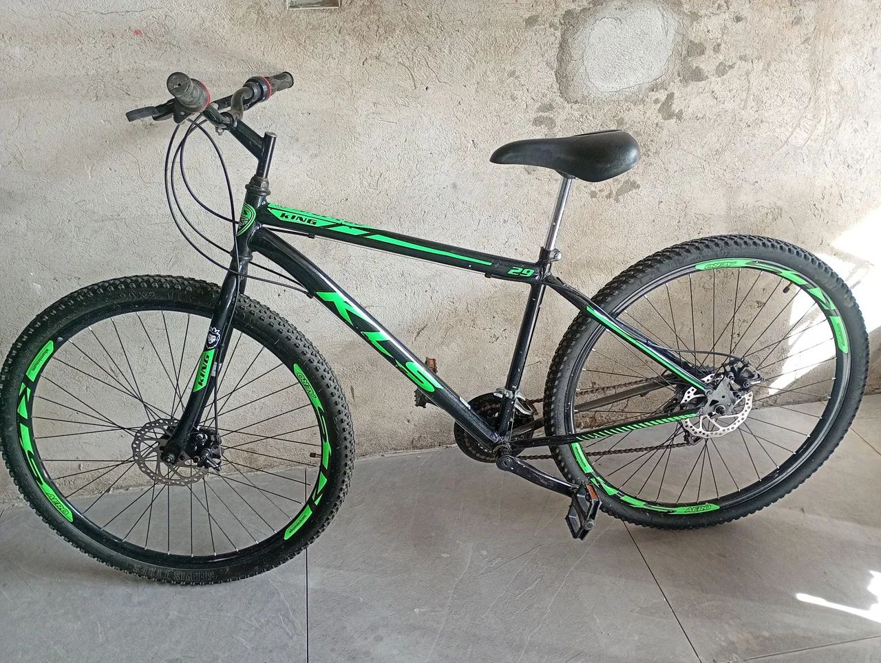 Bicicleta aro 29 KLS pouco usada