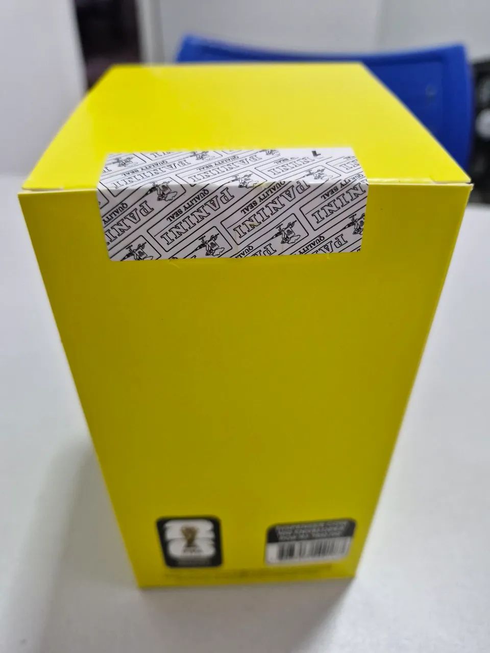 Dispenser Lacrado Original Panini com 100 envelopes de figurinhas da copa - Foto 2
