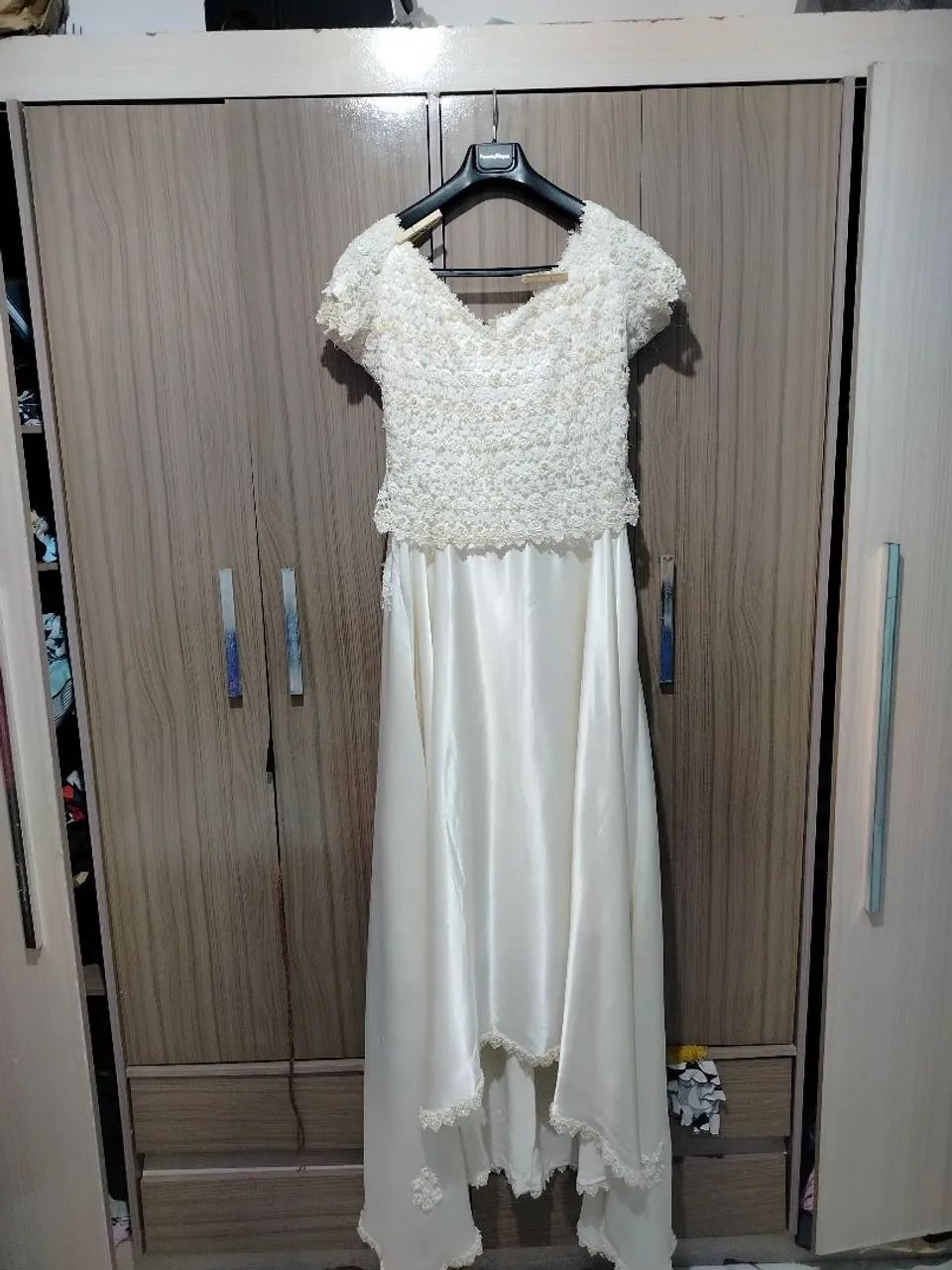 Vestido de Noiva / Festa Longo Branco com Corpete em Renda e Pérolas - Foto 2
