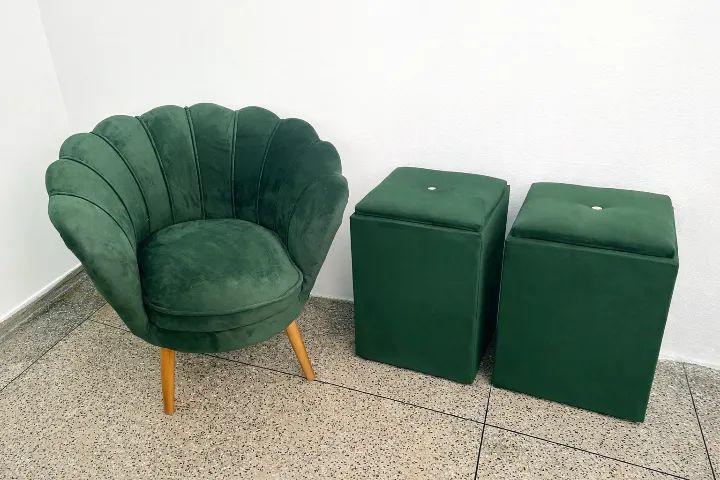 Conjunto poltrona e puffs verde esmeralda422082147989606400