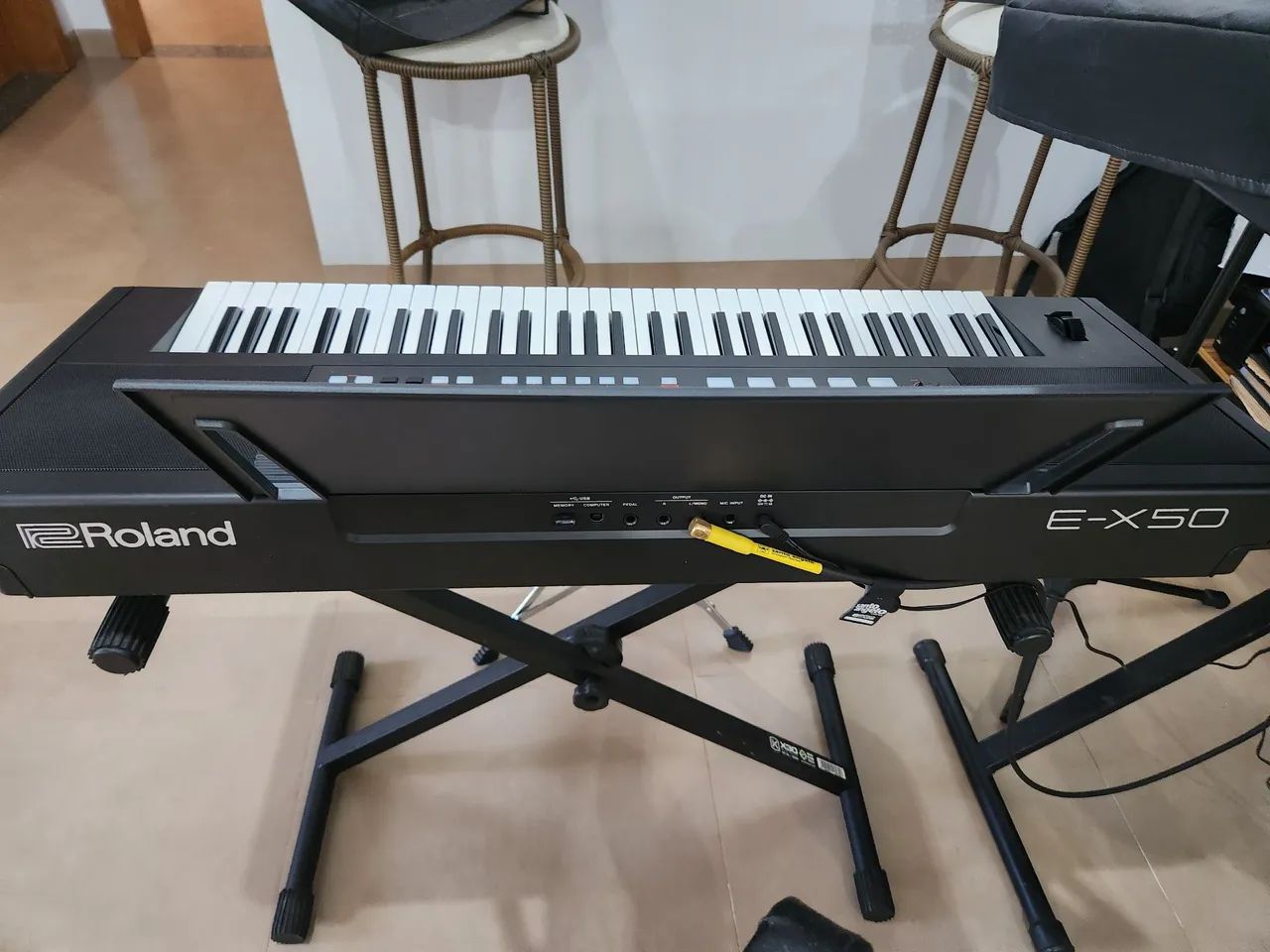 VENDO TECLADO ROLAND E-X50 - Foto 2