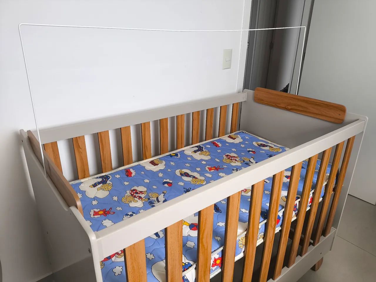 Berço 3 em 1 (Berço, cama e sofá) com colchão 