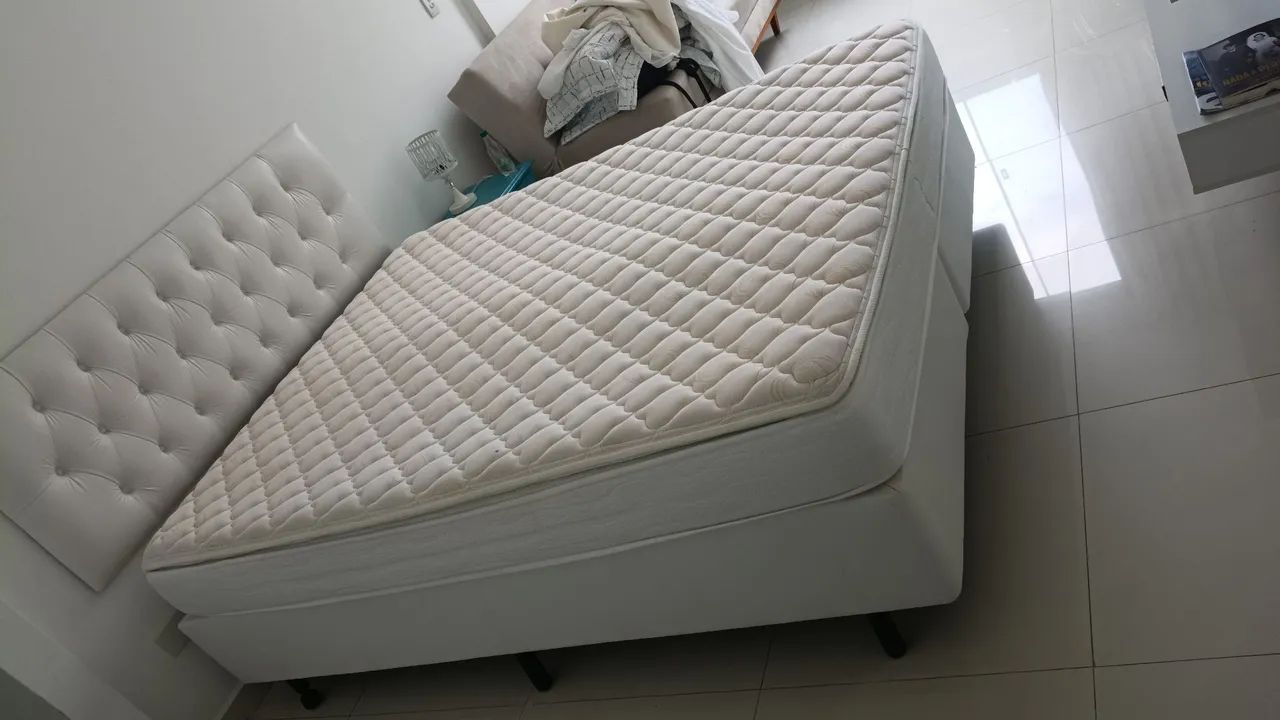Vendo cama queen perfeita 