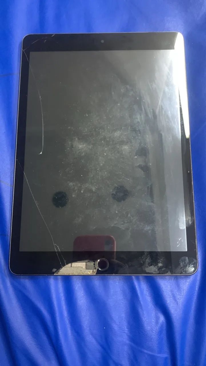iPad 9 tela quebrada porém funcionando normalmente 