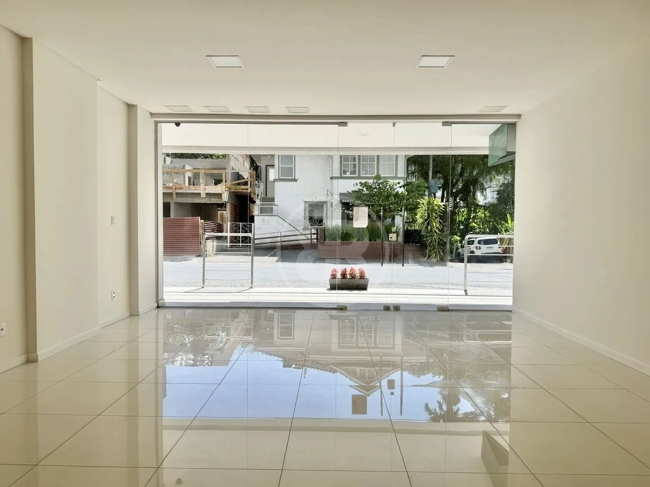 Loja Térrea com Vitrine e Vaga no Centro de Blumenau - Foto 2