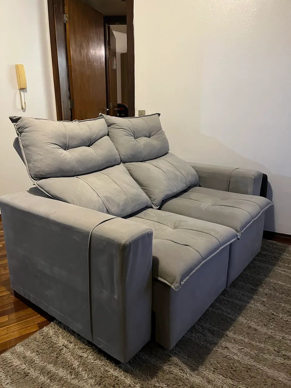 Sofá retrátil e reclinável 2 lugares