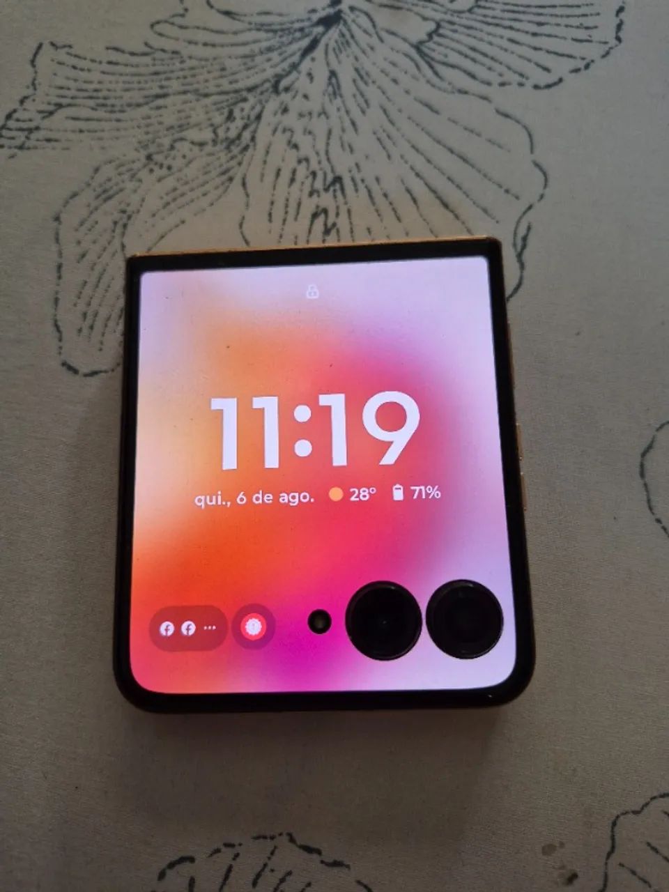 MOTOROLA RAZR 50 ULTRA COM DEFEITO - Foto 4