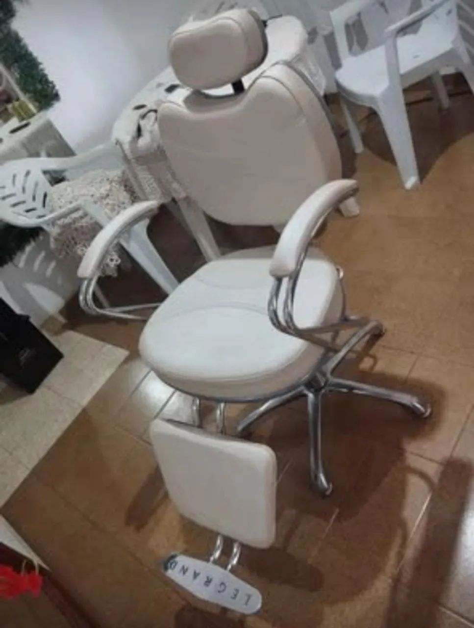 Vendo cadeira Hidráulica semi-Nova  - Foto 3