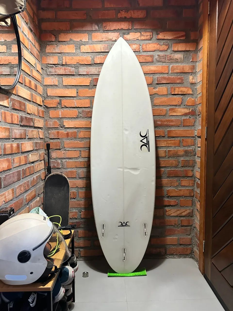 Prancha de Surf 6?1 28L + leash + capa - Foto 4
