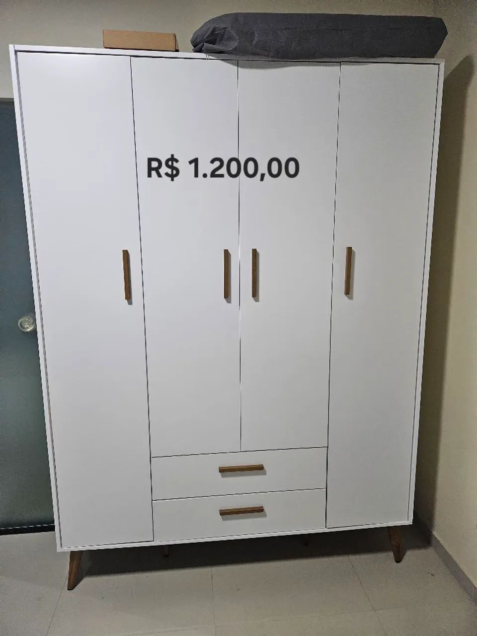 Guarda-Roupa 4 Portas - Moderno e Excelente Estado