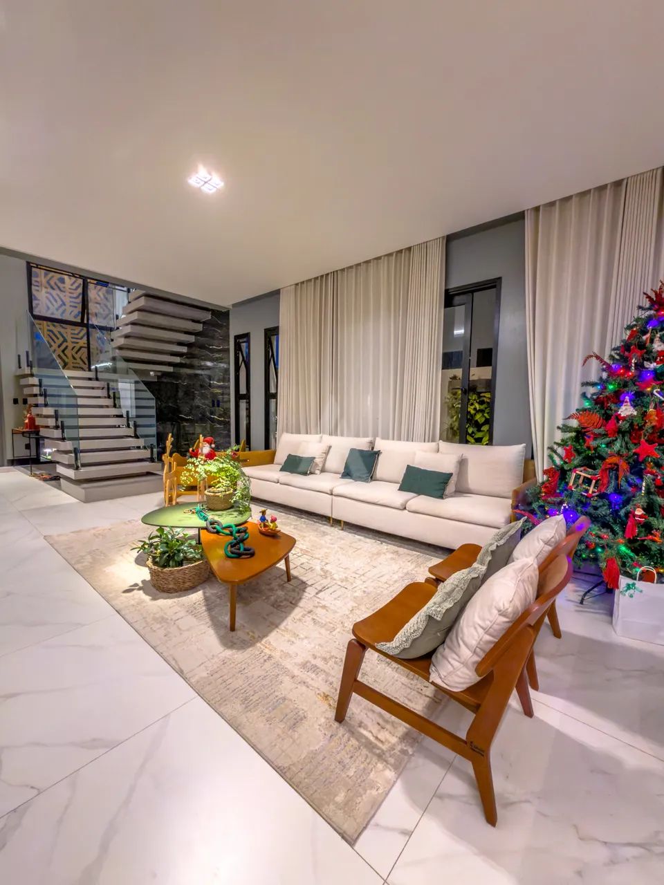 Casa toda mobiliada em condomínio - Locação 