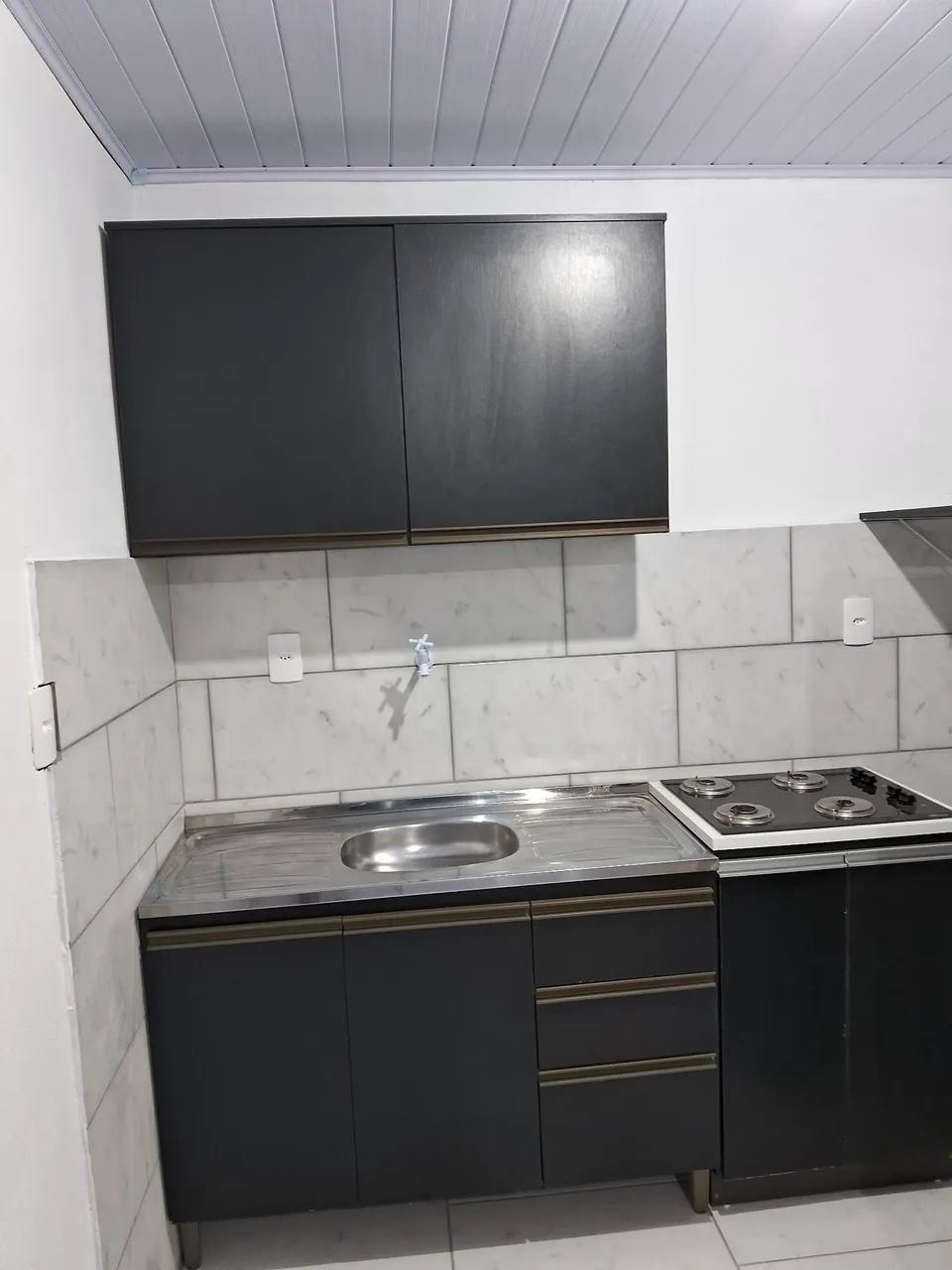 Aluga_se casa 1quarto 