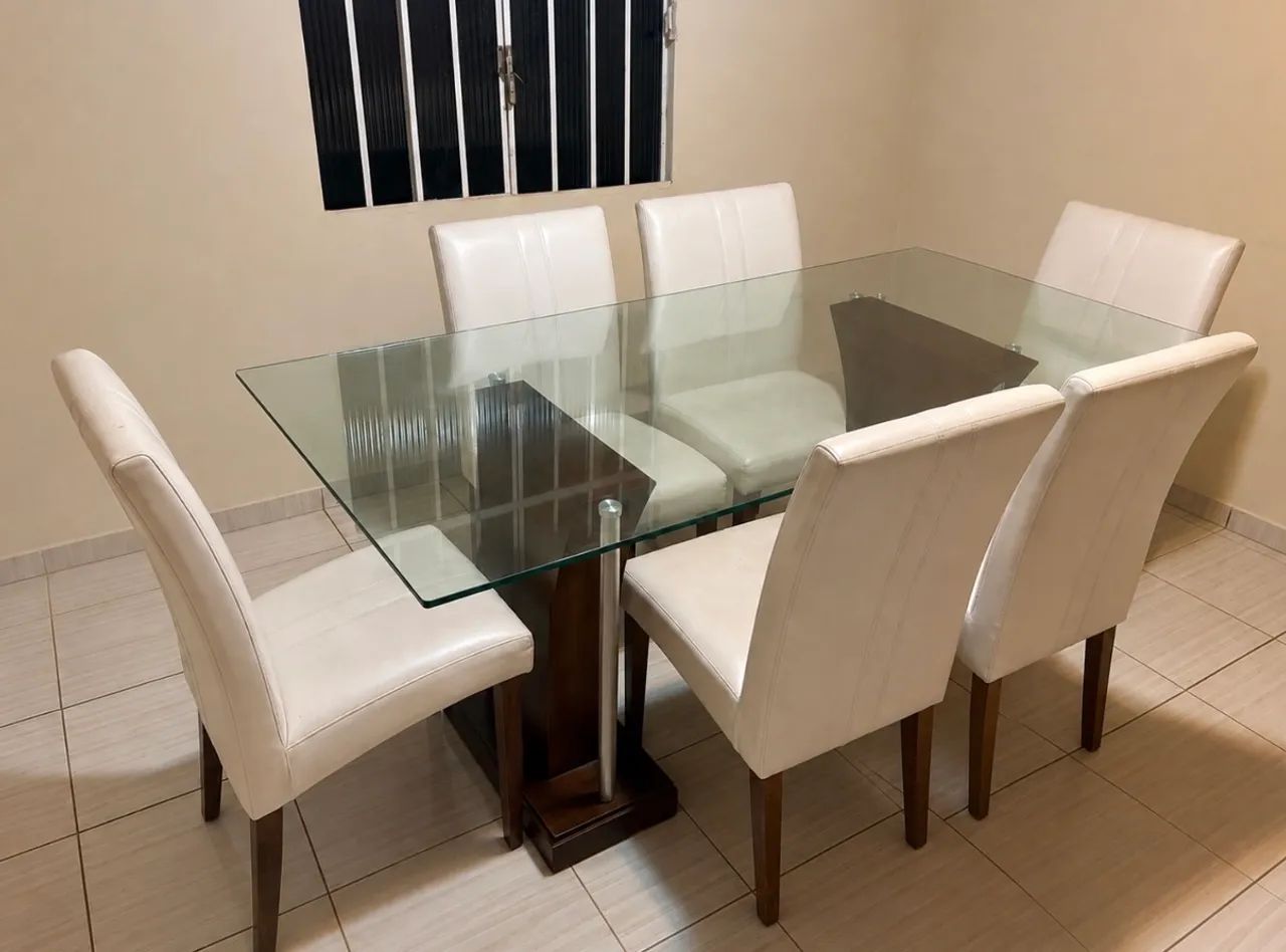 Mesa tampo de vidro com 6 cadeiras