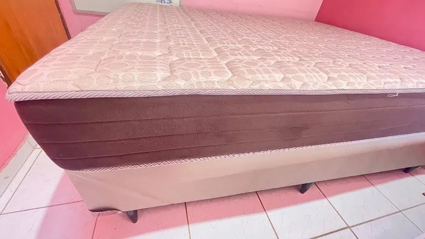 Cama de Casal Queen Size
