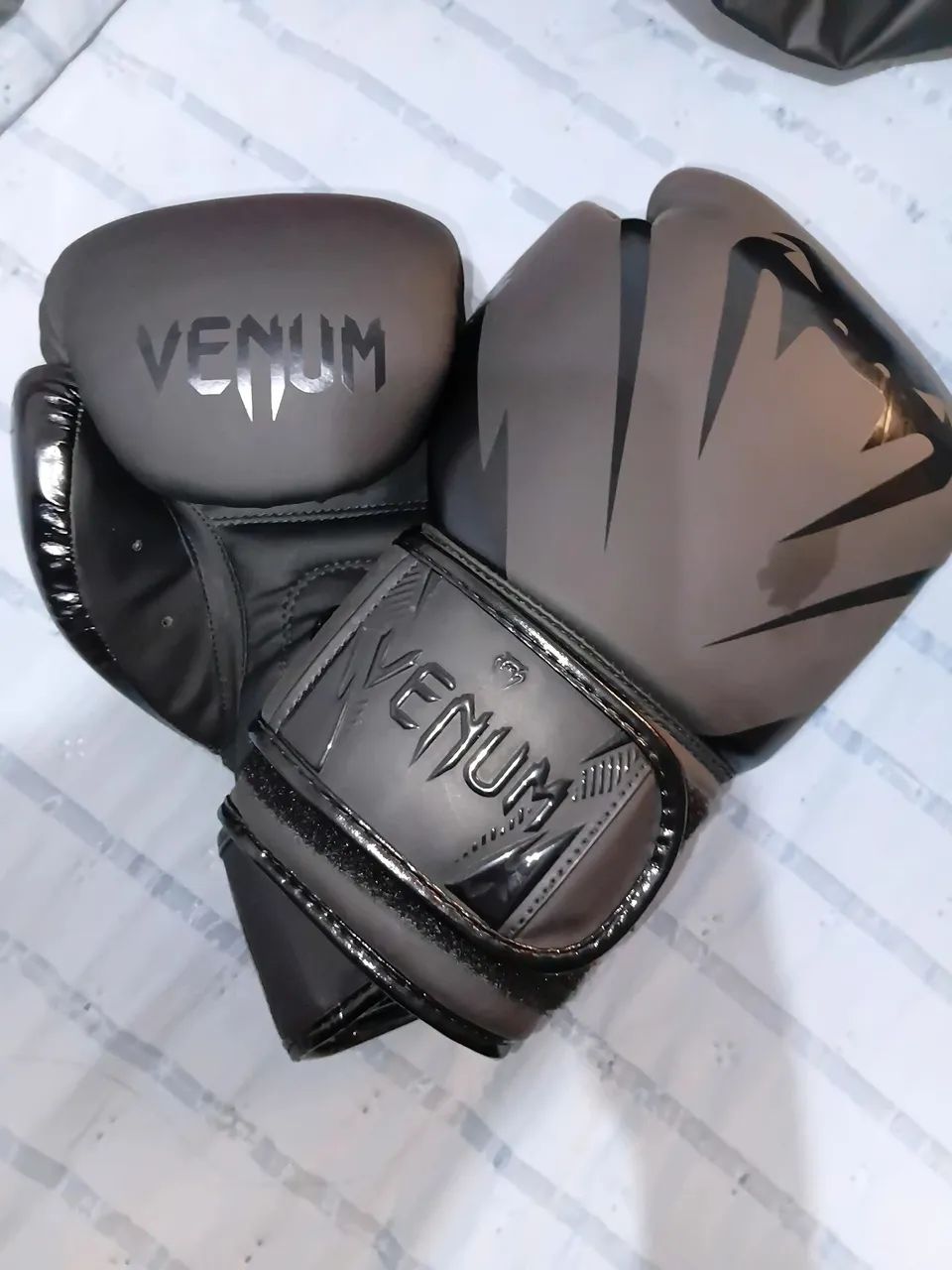 ? Luva de Boxe Venum 10 Oz Original - Excelente Estado - Foto 3