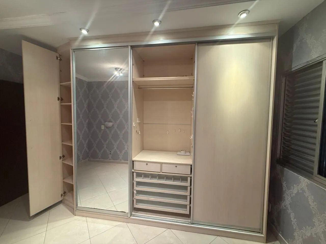 Guarda-roupa Planejado com Espelho - Foto 2