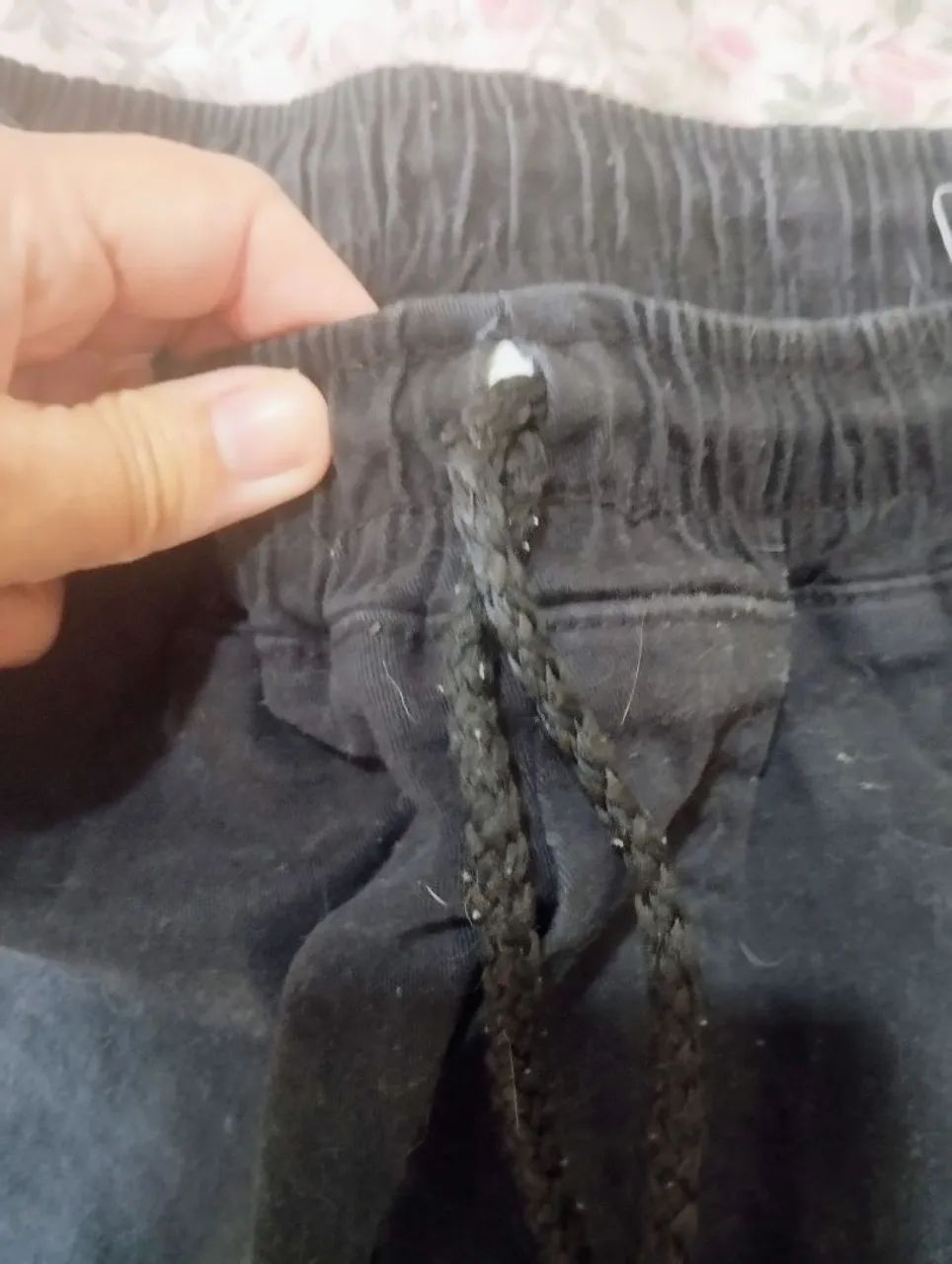 Calça jogger masculina tamanho M preta - Foto 4