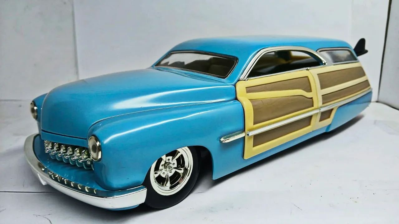 Miniatura Mercury Woodie 1950 1/18 - Hobbies e coleções - Vila