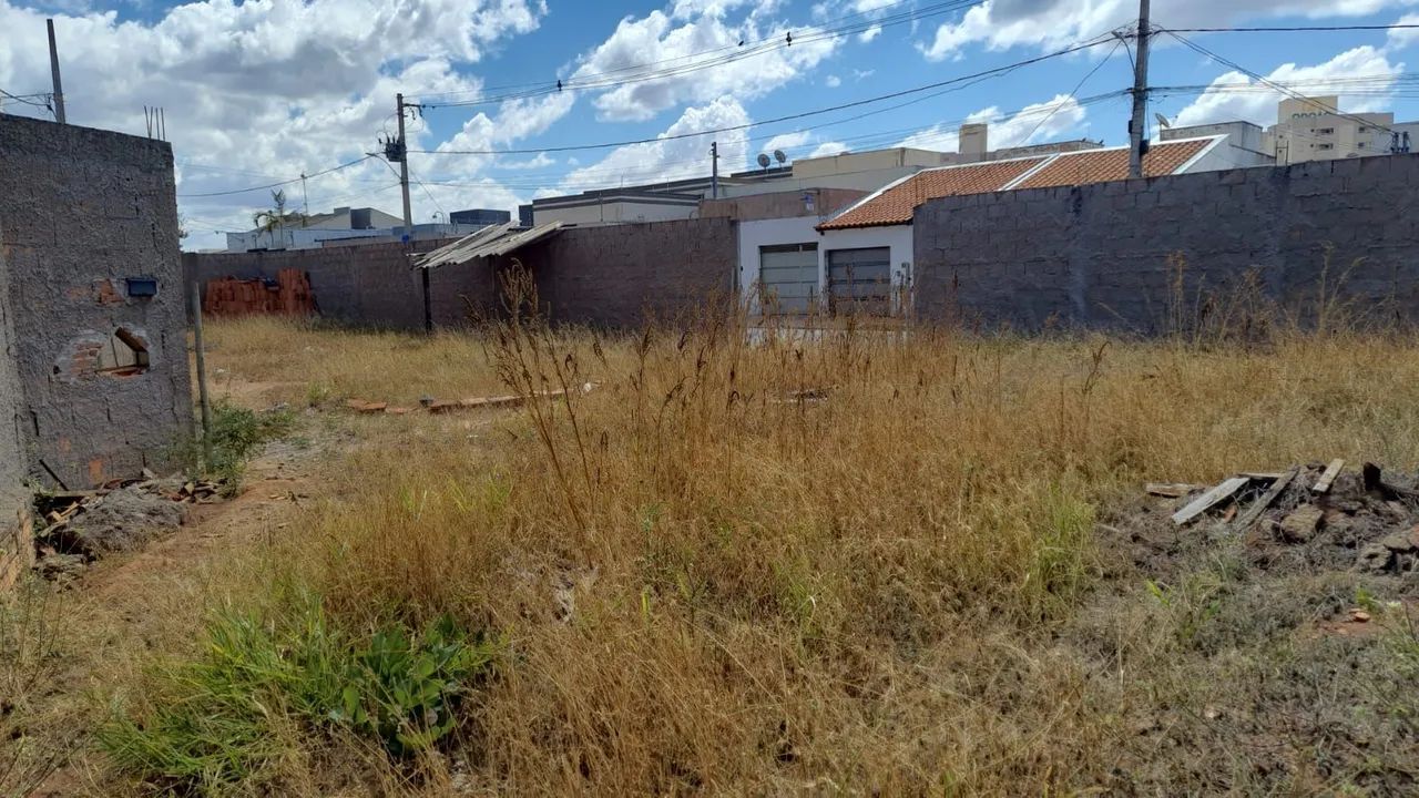 Terreno no Jardim Europa, todo murado, aceita permuta, analisa proposta.
