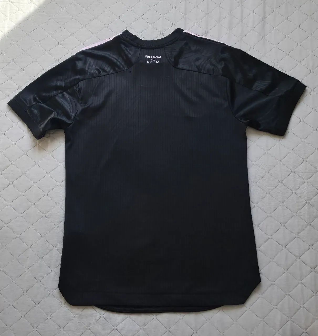 Camisa Miami tamanho M 74x45 - Foto 2