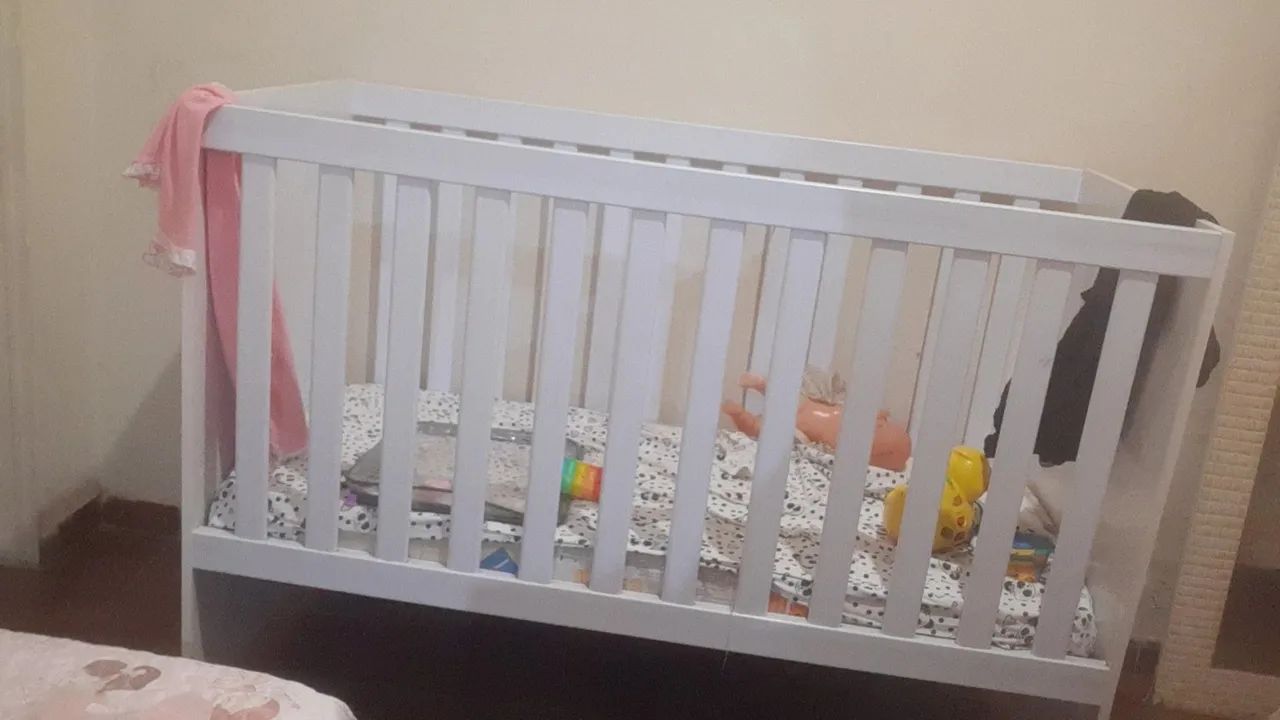 Berço com colchão 