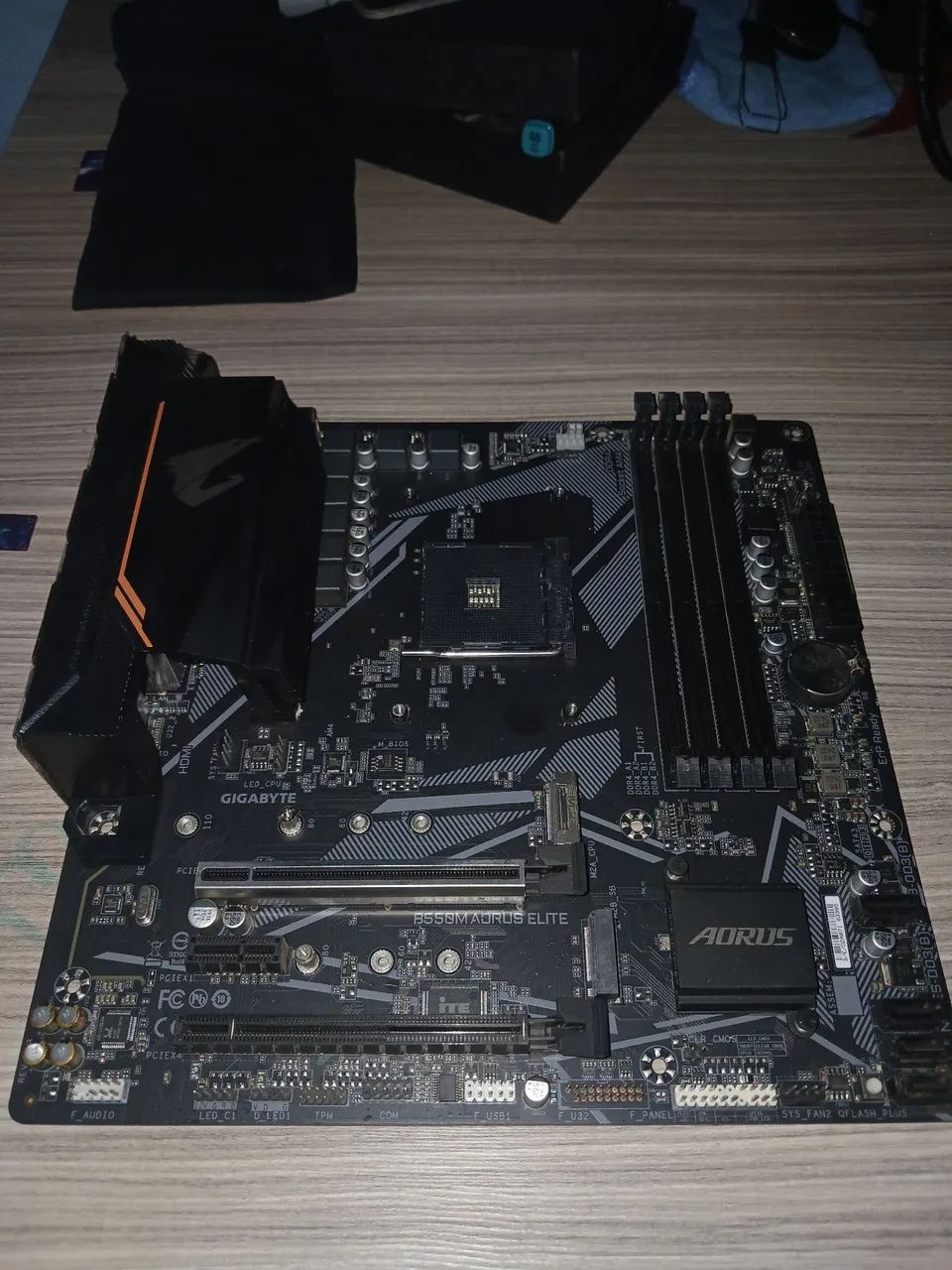 PLACA MÃE B550M Aorus Elite