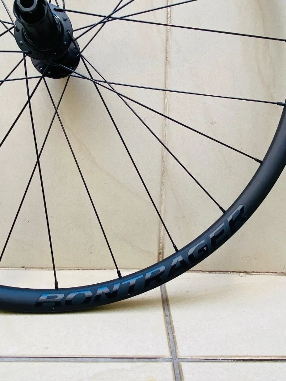Roda Bontrager Paradigm SL Disco tubeless ready para  Bicicleta  - Foto 2