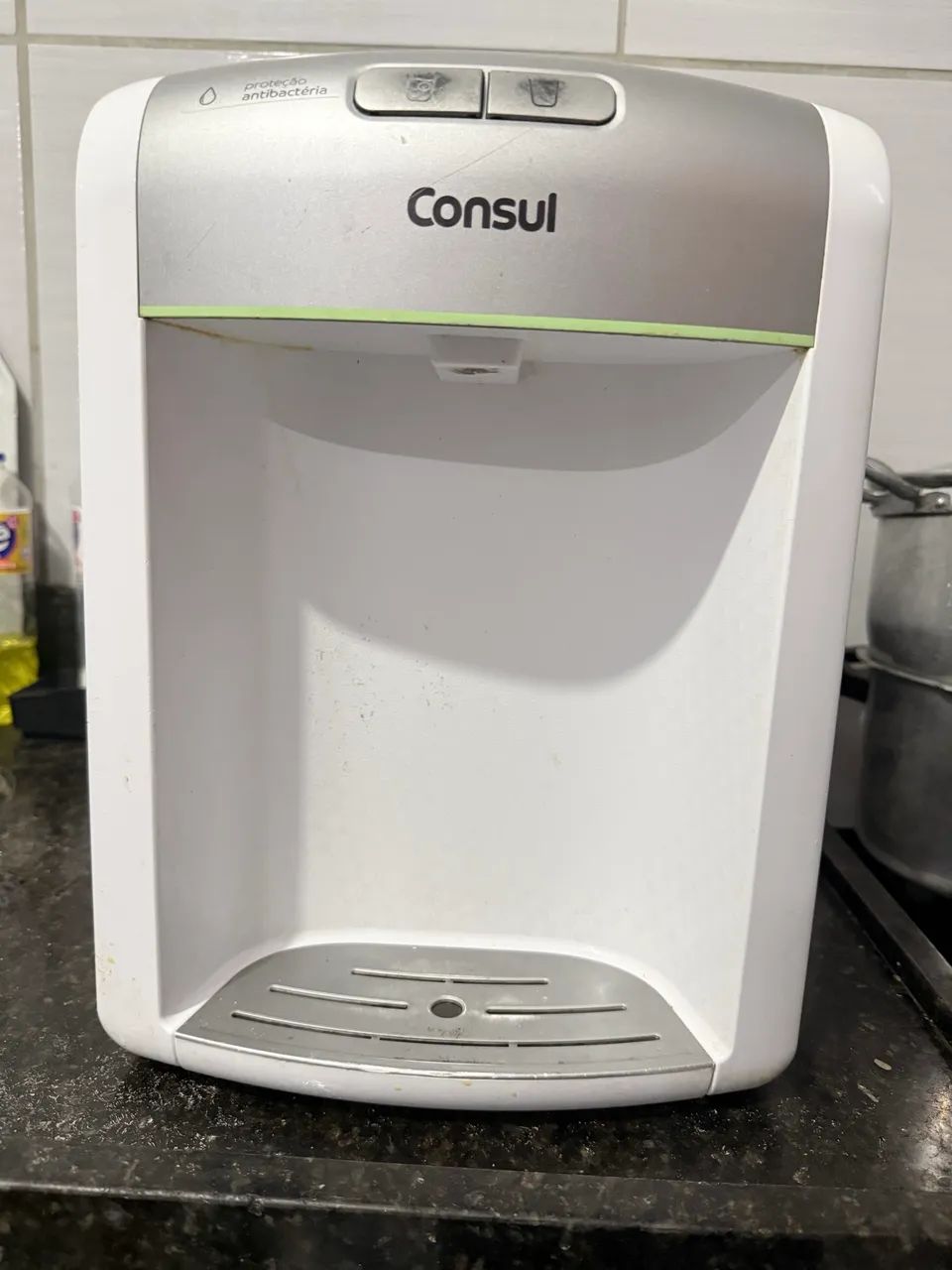 Bebedouro de mesa da Cônsul. 