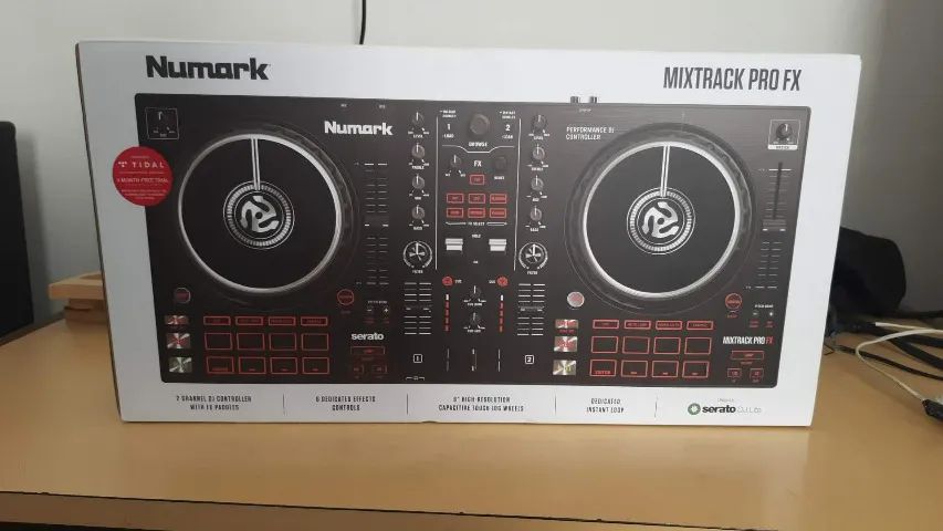 Controladora Numark Mixtrack PRO FX