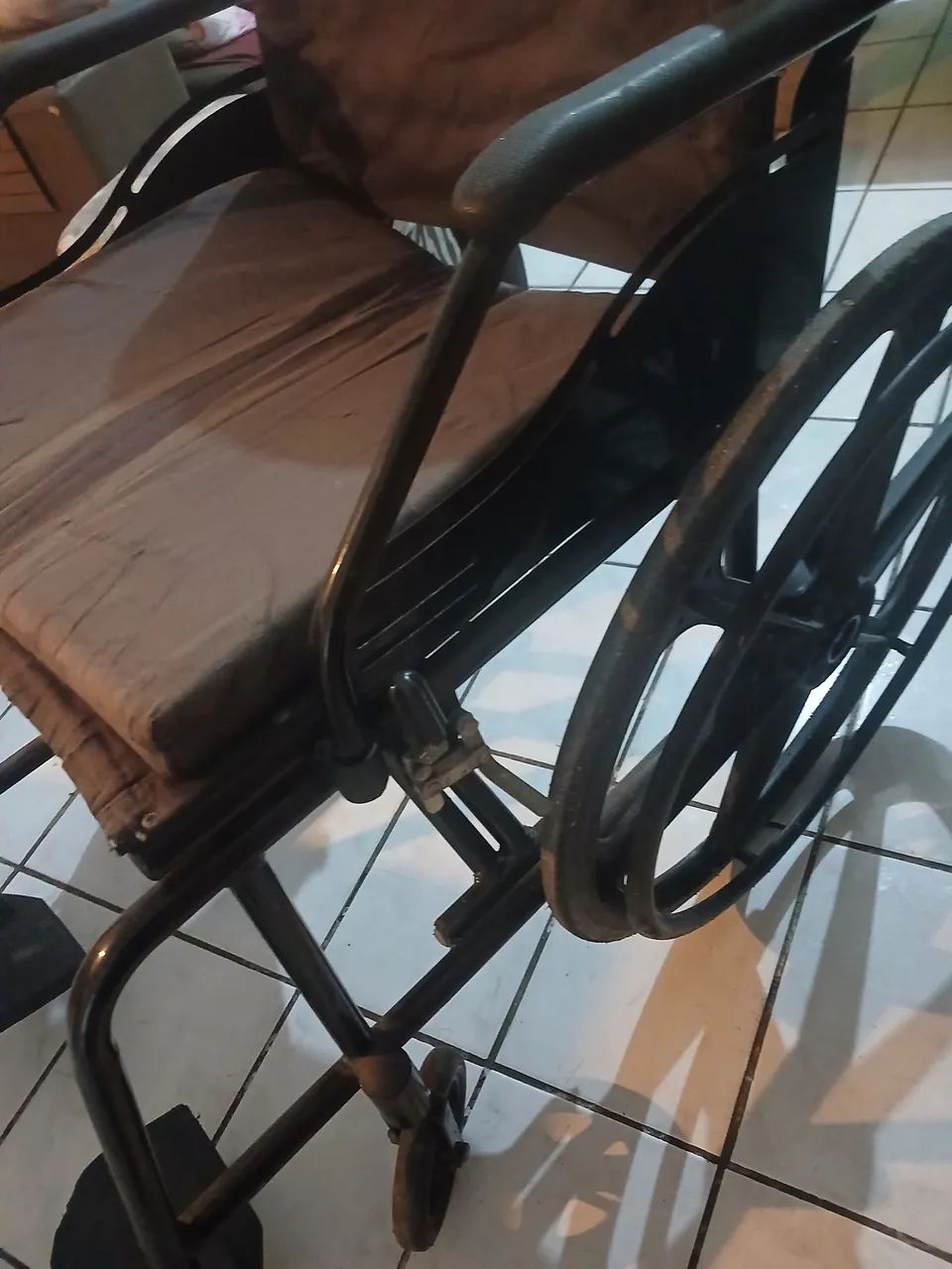 Cadeira de rodas grande . - Foto 3