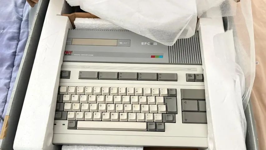 Sharp Epcom HotBit HB-8000 MSX - Funcionando - Caixa Original + Manuais - Foto 2