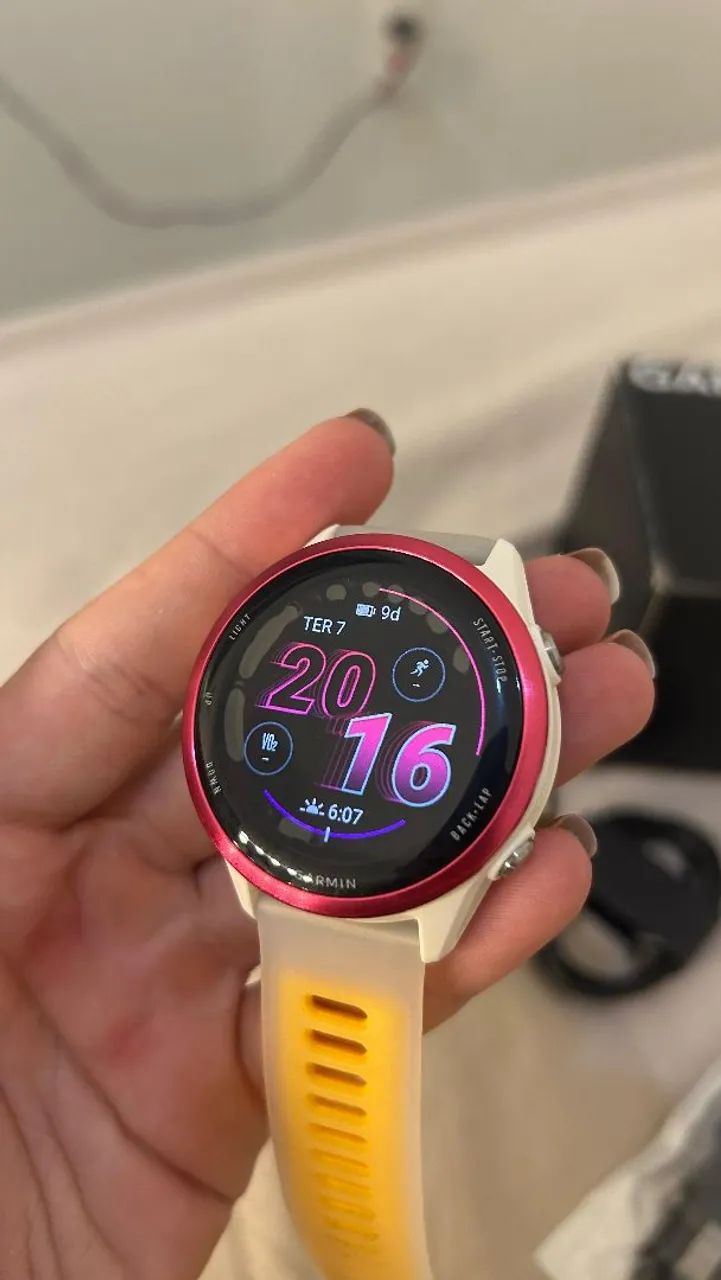 GARMIN FORERUNNER 570 Raspberry 42mm<br><br>Raspberry - Foto 4