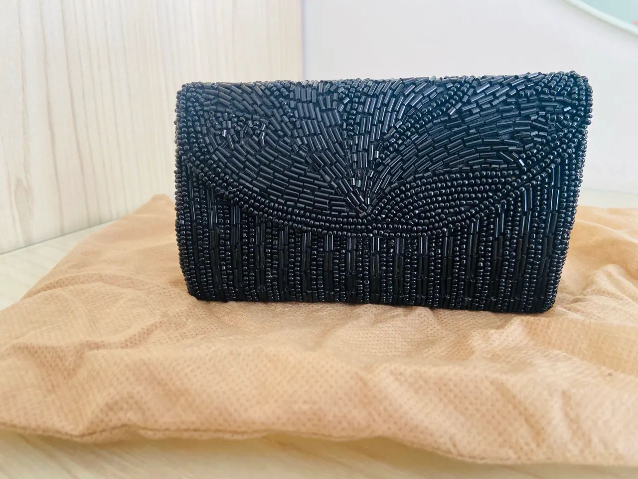 Clutch mini bordada em pedraria 14cmx9cm