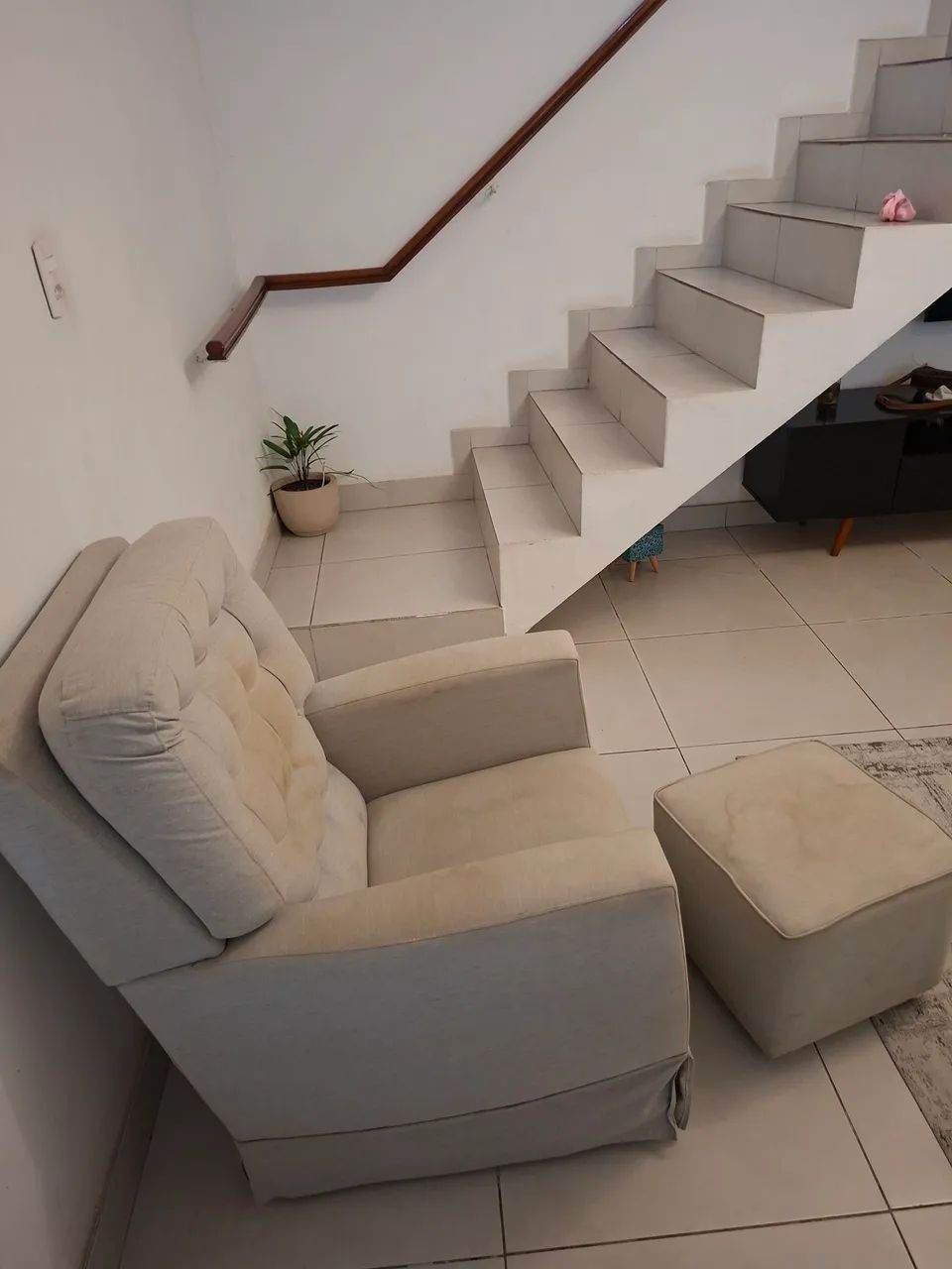 Kit Poltrona de Balanço com Botonê Linho Cinza + Puff