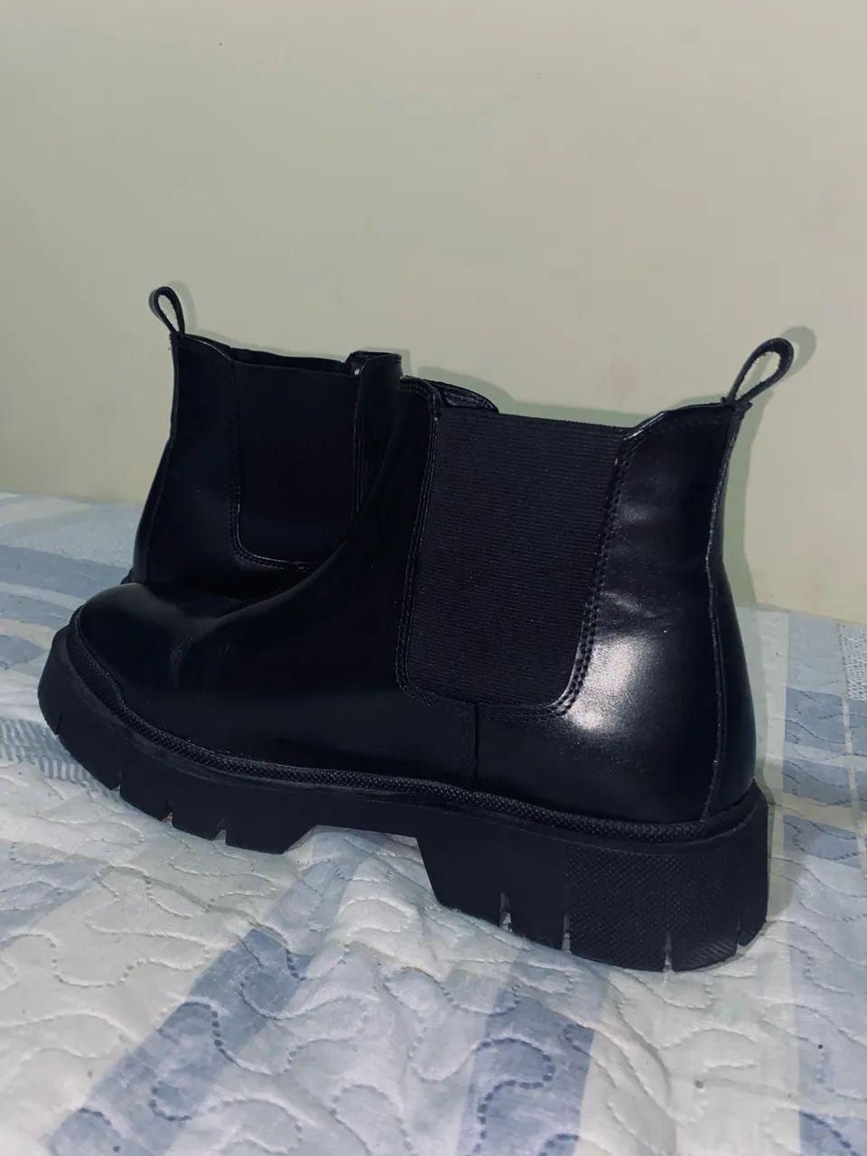 Bota Chelsea em couro e elástico  - Foto 2