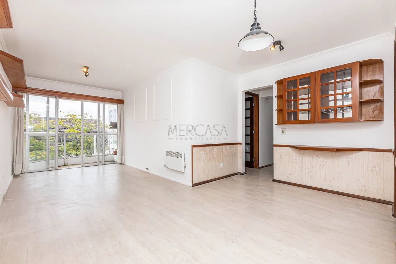 APARTAMENTO ENSOLARADO, RUA TRANQUILA.