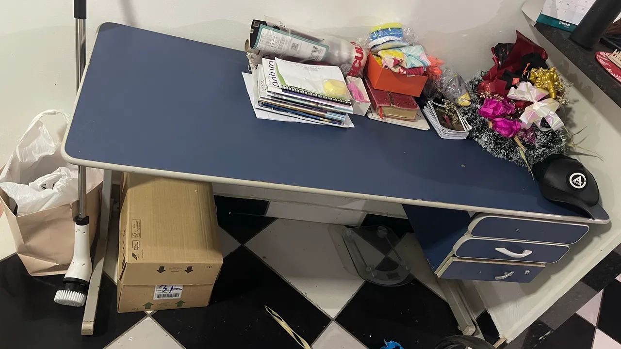 Mesa para escritório/ estudo 