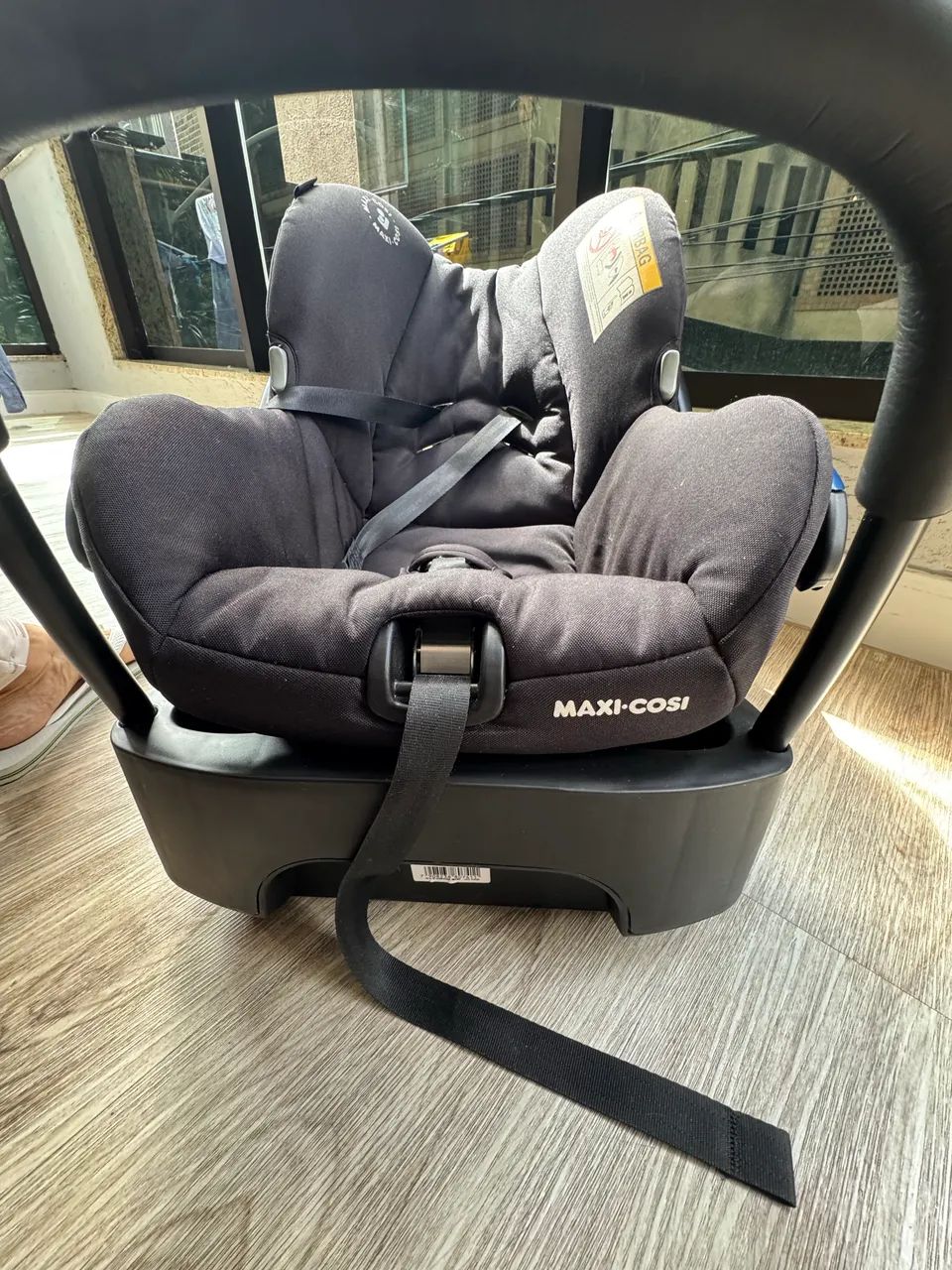Vendo Cadeira Máxi Cosi Citi Essential Black com base para veículo  - Foto 4