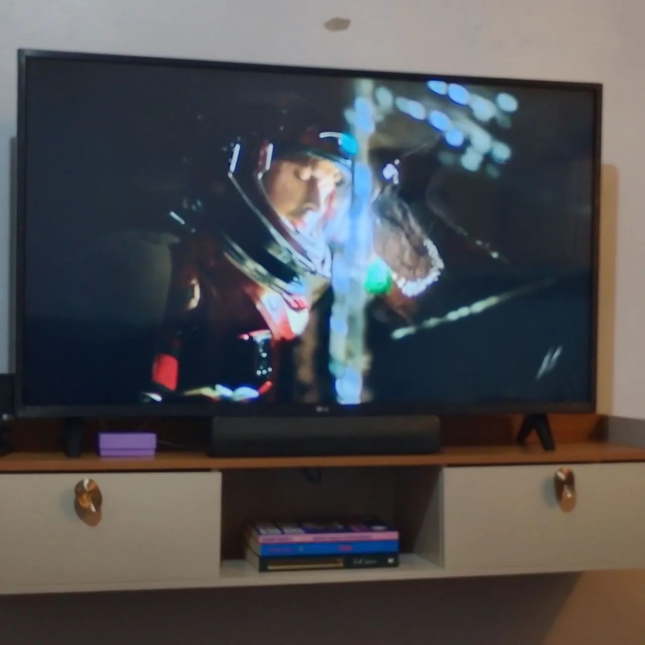 Smart TV LG 43" WebOS - Ótimo Estado - Foto 2