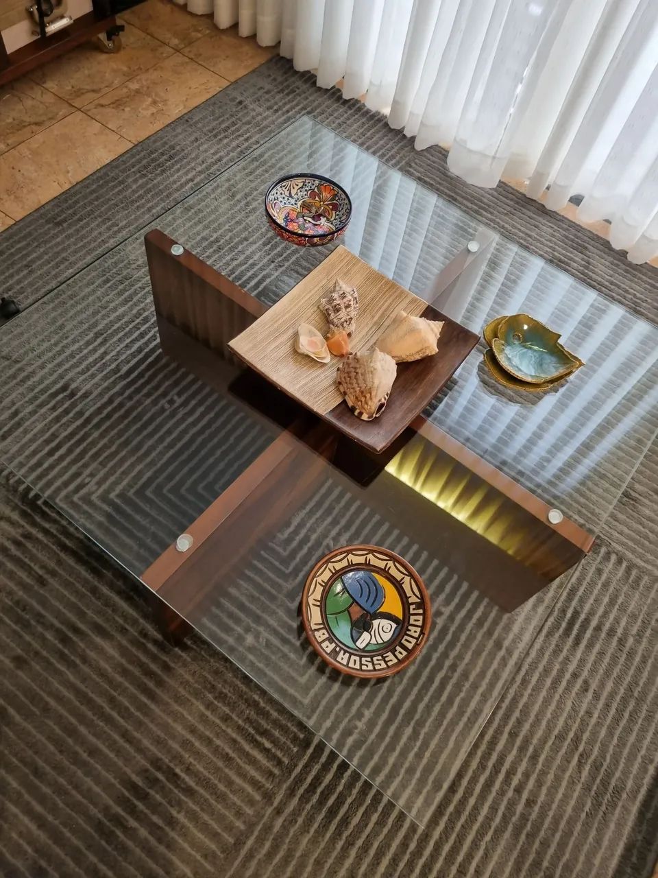 Mesa de centro quadrada de madeira com vidro - Foto 2