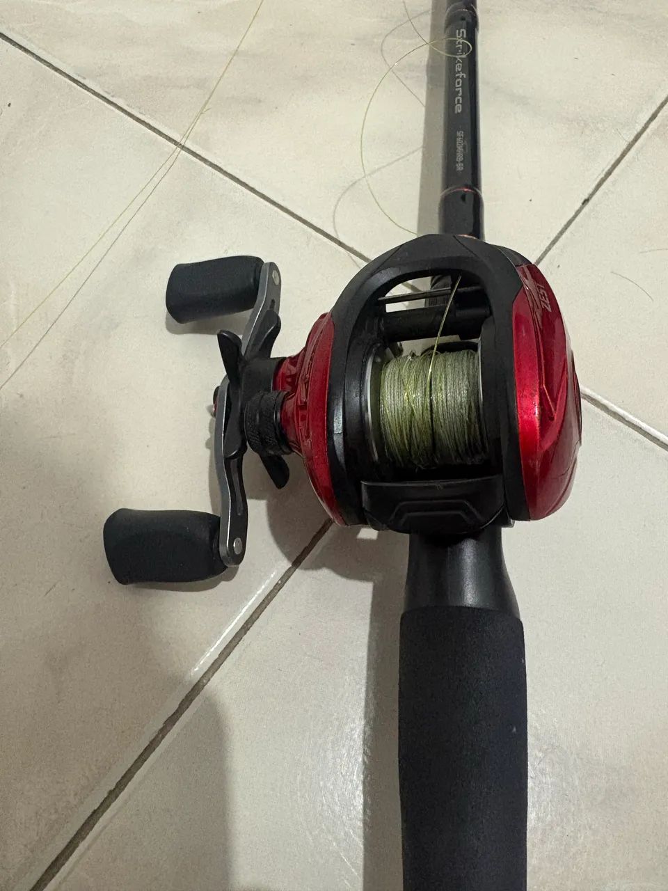 Vara de pesca com carretilha  - Foto 4