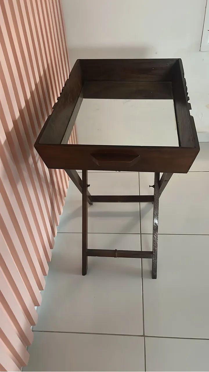 BANDEJA  EM MADEIRA COM SUPORTE 