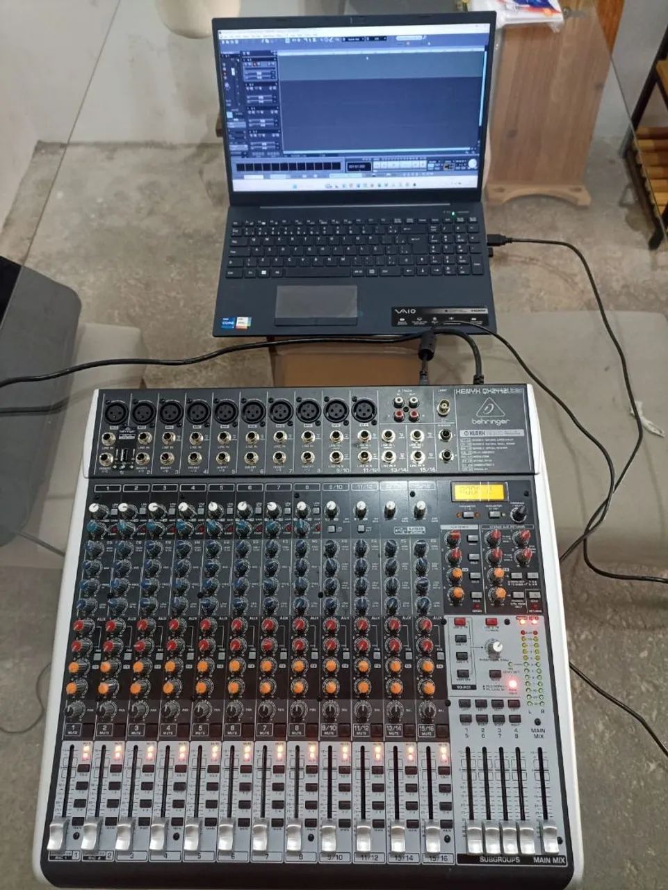 Mesa de som Behringer  - Foto 4