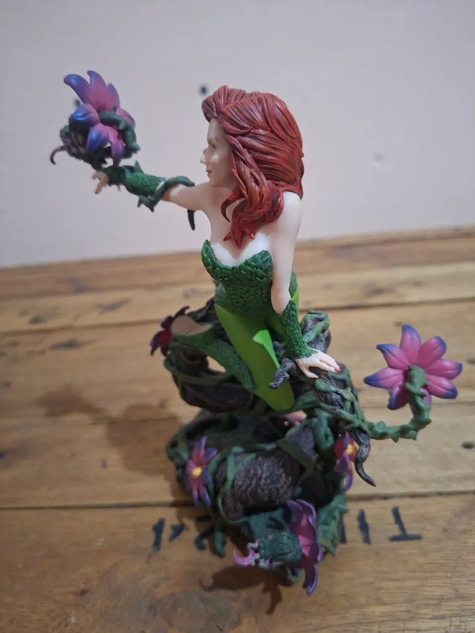 HERA VENENOSA Iron Studios  - Foto 3
