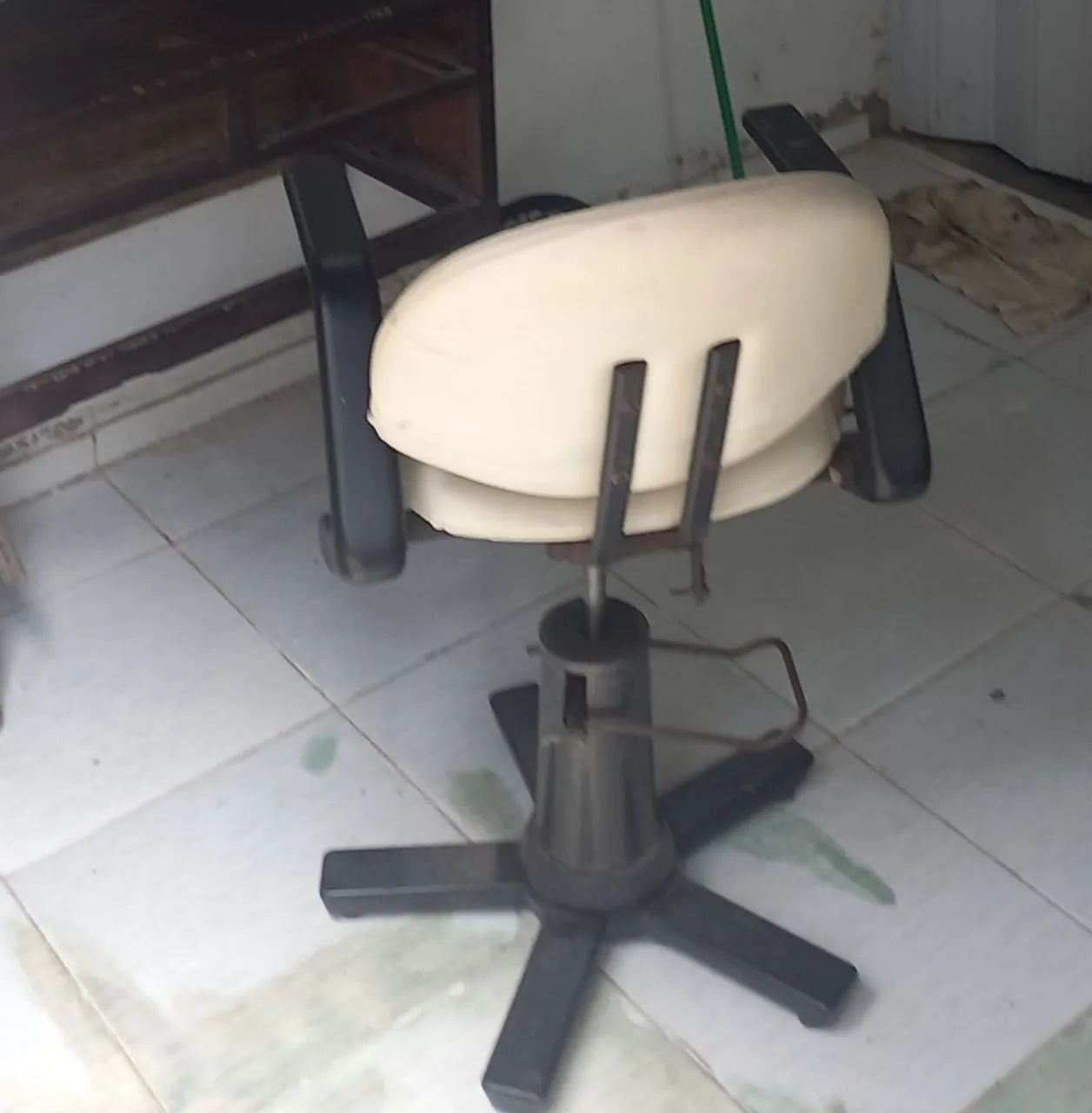 Cadeira de barbeiro para vender - Foto 2