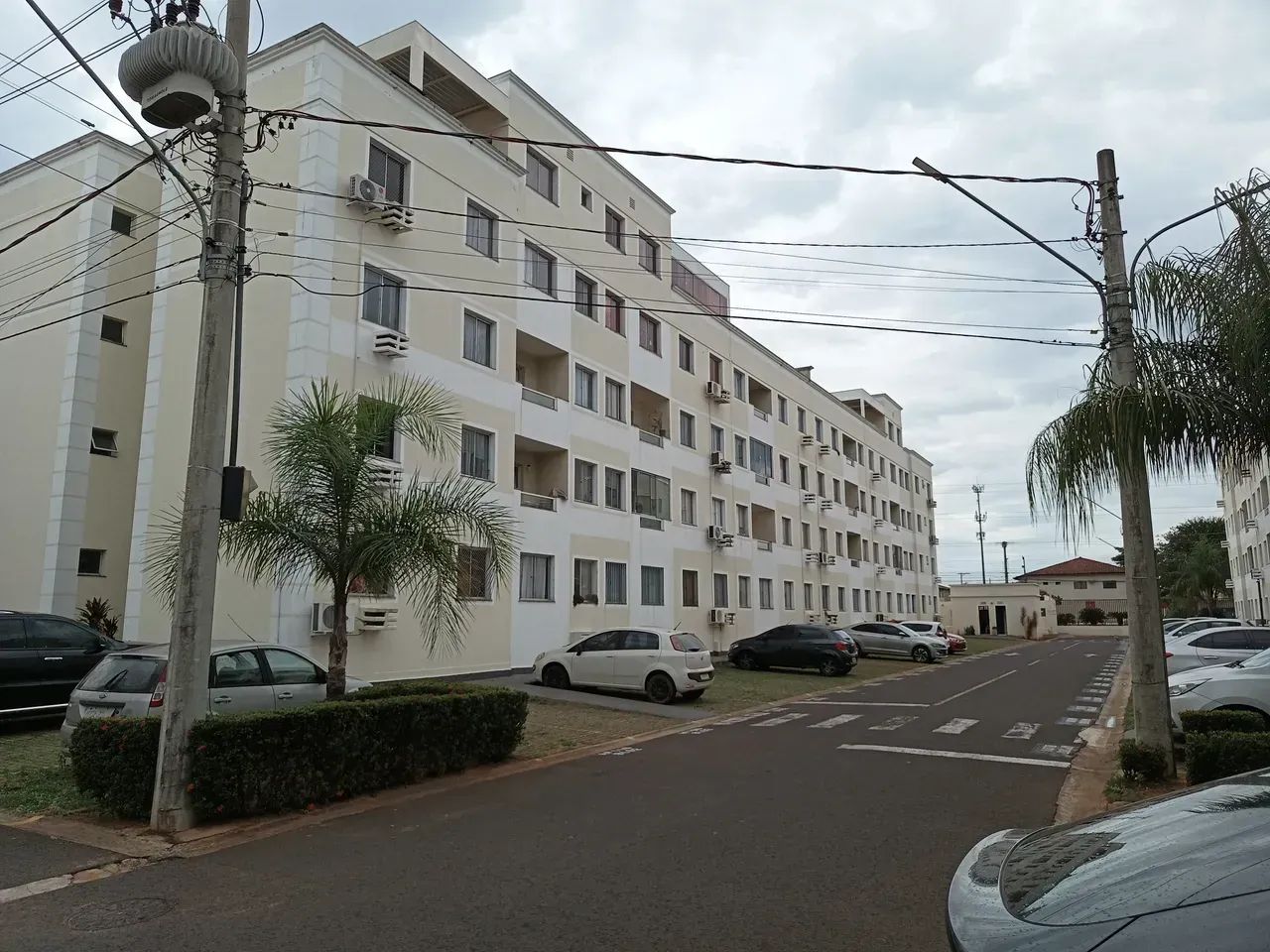 Lindo Apartamento com Suite e Sacada! Próximo a Uniderp!