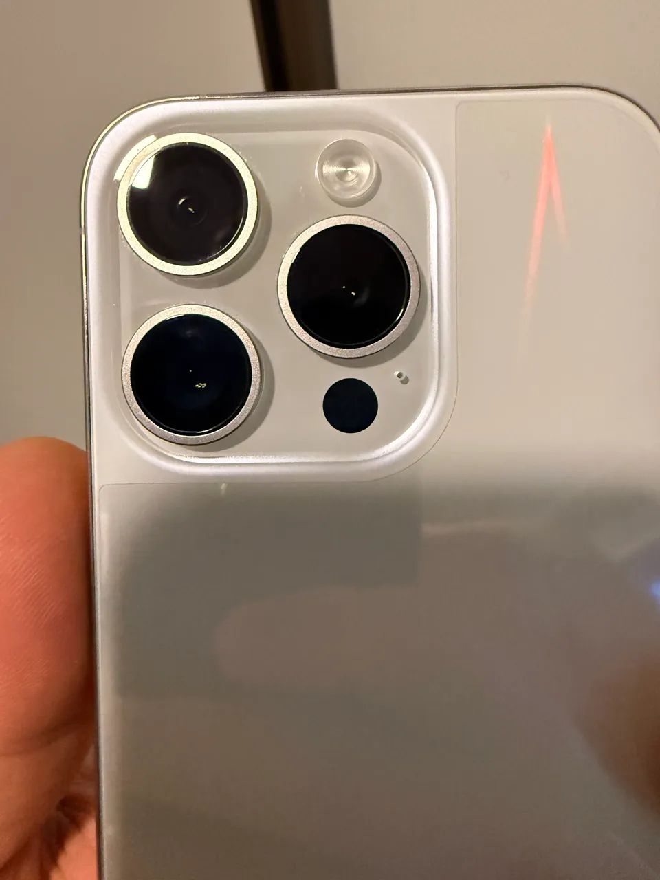 Vendo IPhone 15 pro com caixa e cabo  - Foto 5
